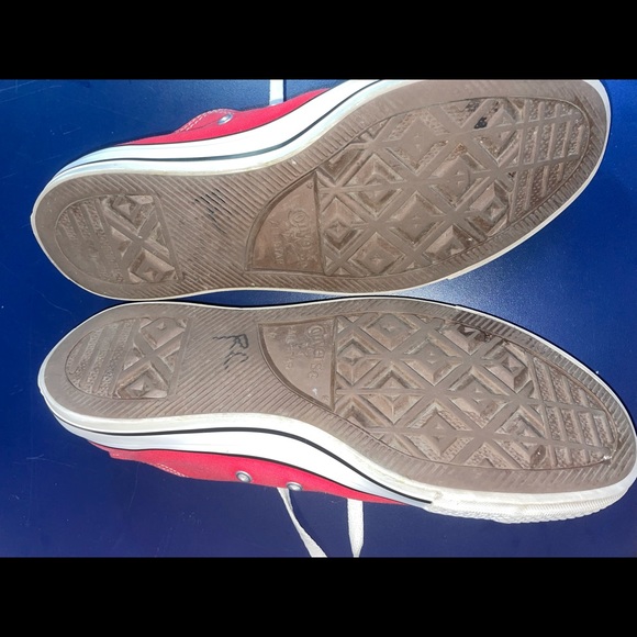 Converse, red low top, size men’s 8.5 (women’s 10.5) - Picture 3 of 3